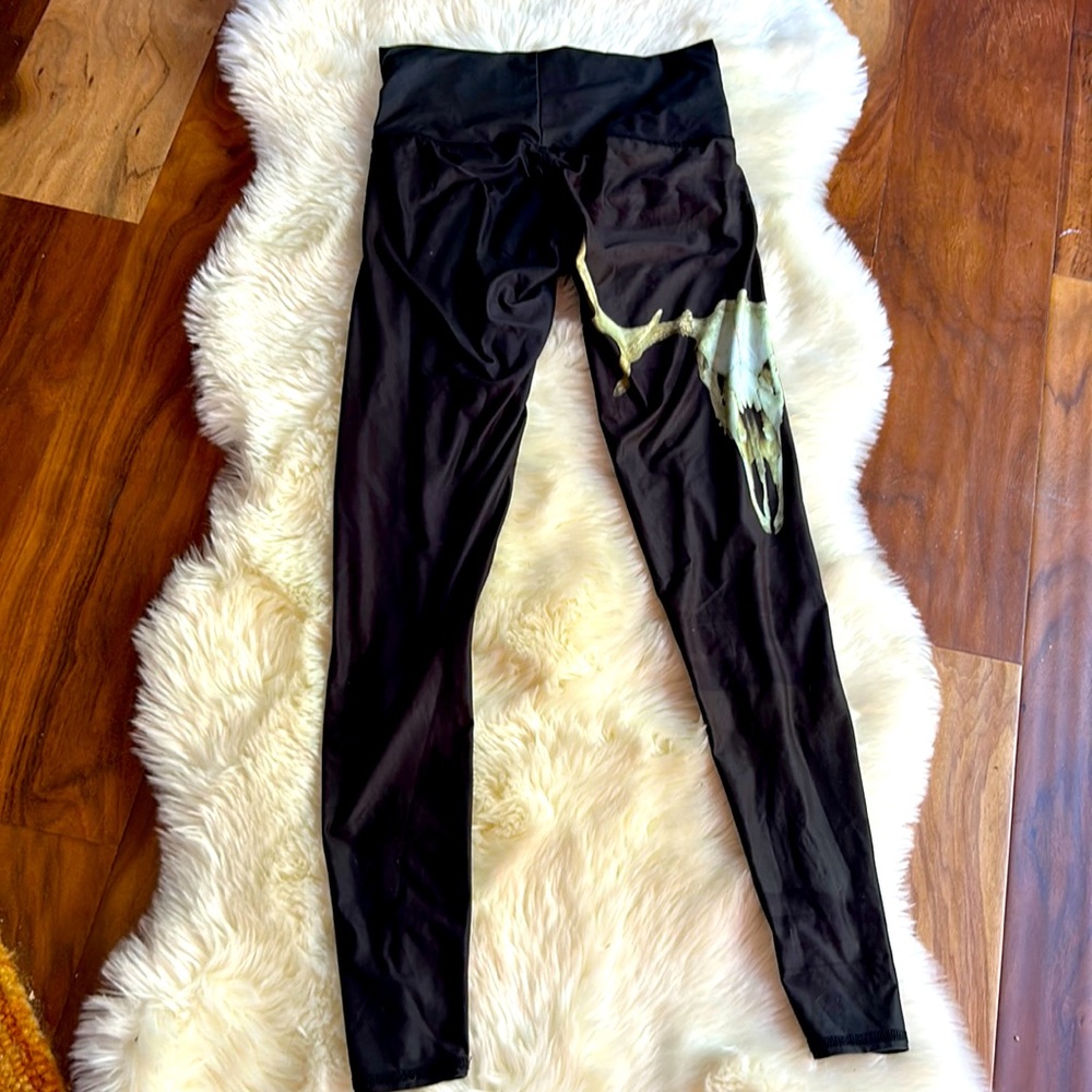 Yoga leggings by teeki
